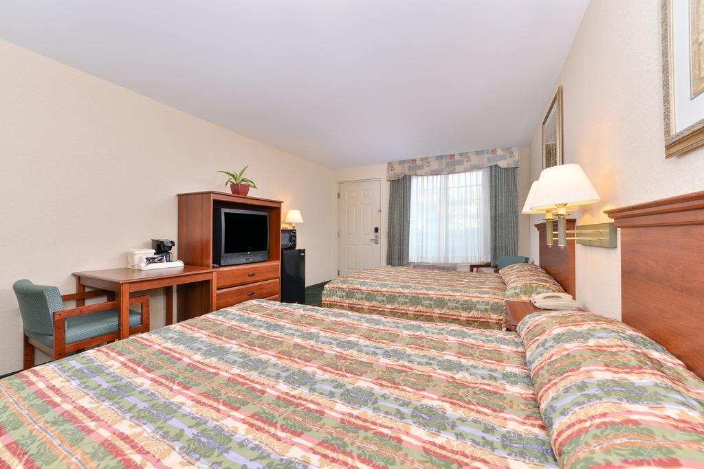 Tower Inn And Suites Of Guilford / Madison Kamer foto