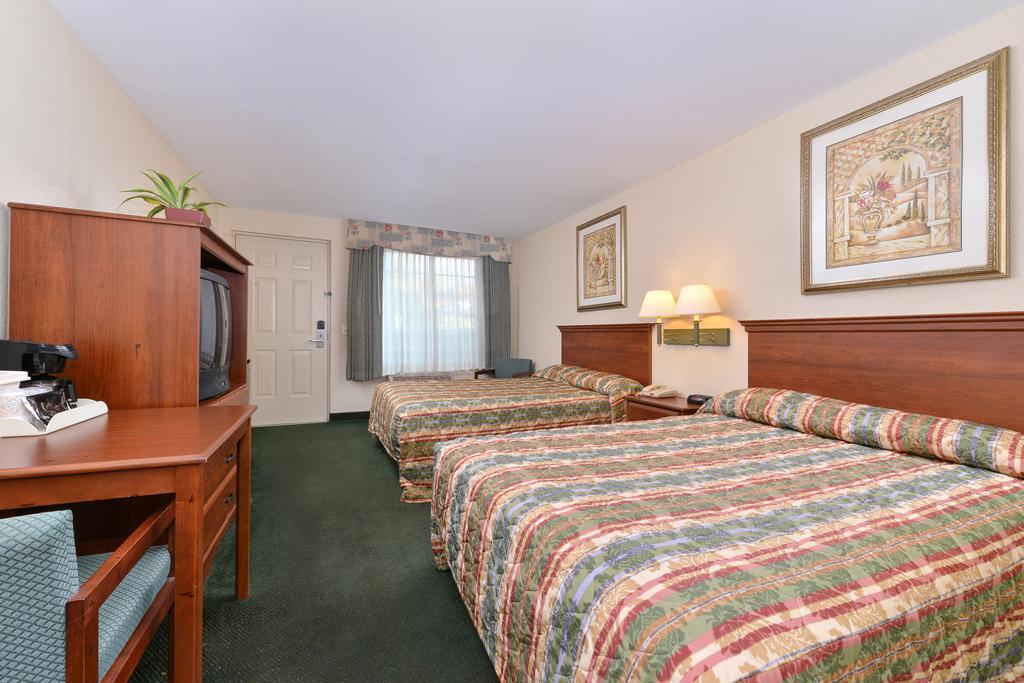 Tower Inn And Suites Of Guilford / Madison Kamer foto
