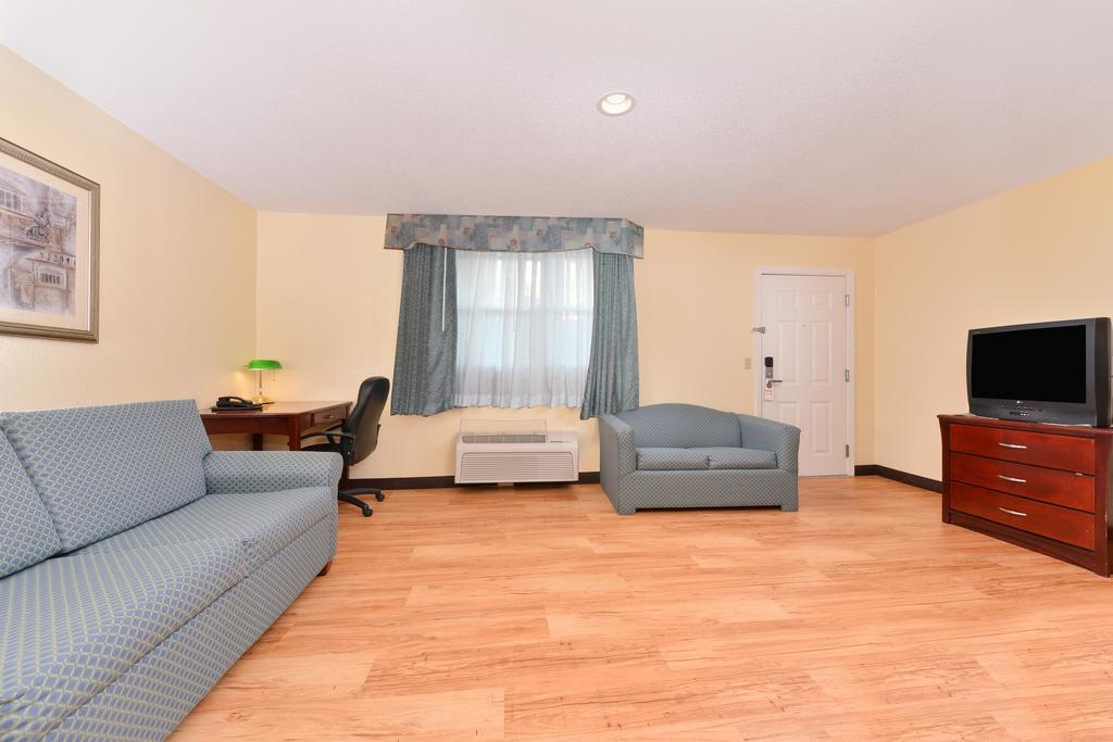 Tower Inn And Suites Of Guilford / Madison Kamer foto